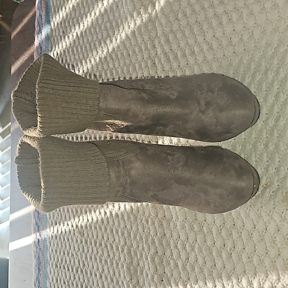 Shoe Dazzle Dark Tan Booties Size 10